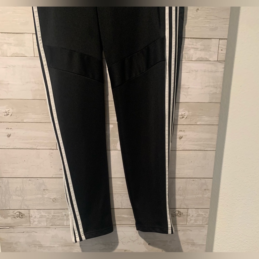 Classic Adidas Joggers L - Picture 2 of 2
